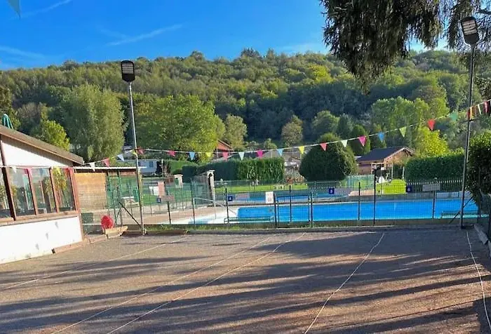 Avec Piscine Et Emplacement Voiture *