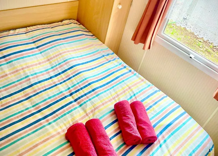 キャンプ場 Avec Piscine Et Emplacement Voiture Yvoir